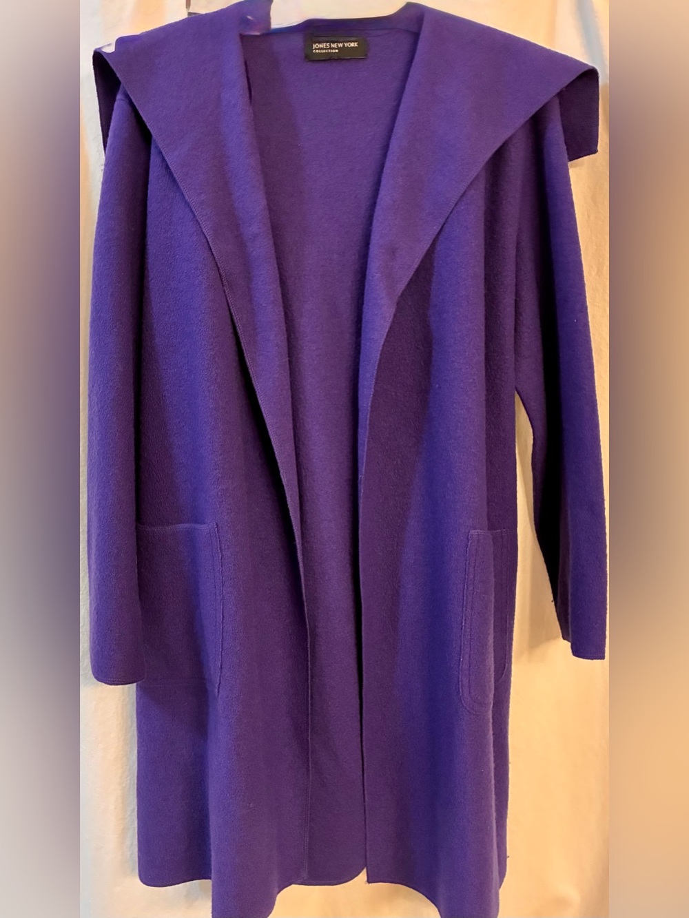 Purple 100% Merino Wool Coat/Belt. Size Large.EUC No pilling or stains. 2 Pocket